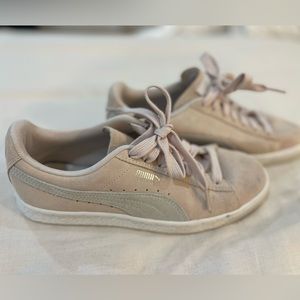 Light pink suede puma shoes, 8
